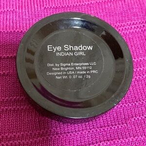 In Search of Sigma eyeshadow in color “Indian Girl”.
